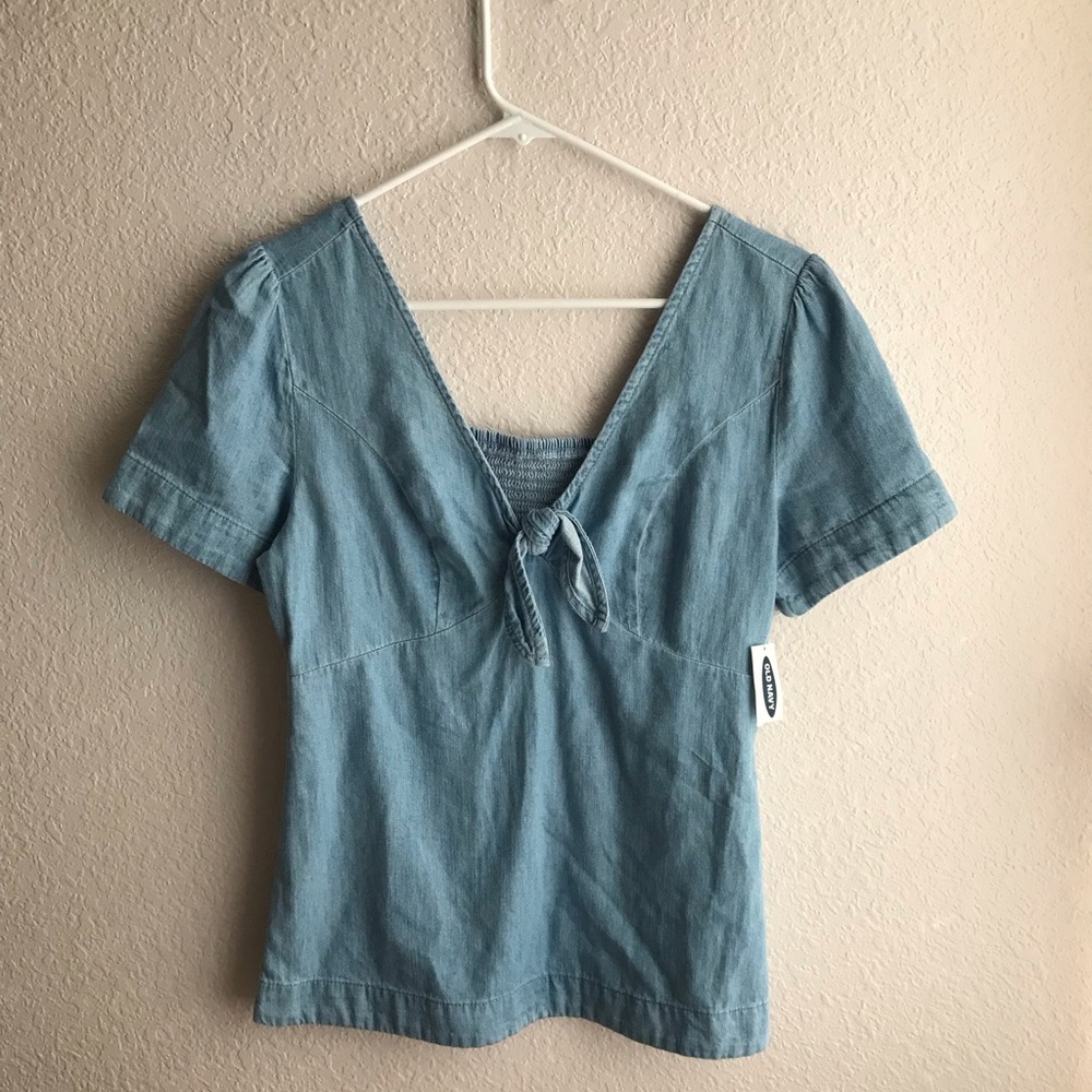 Old Navy Chambray Blouse (Never been worn New with Tags) Size Small